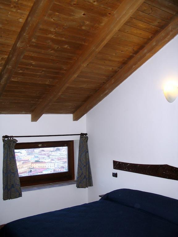 Guest House Pedamentina Наполи Стая снимка