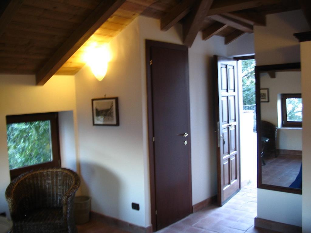 Guest House Pedamentina Наполи Стая снимка